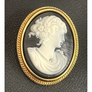 Vintage AVON Cameo Brooch Pendant Victorian Revival Black Gold Tone Jewelry